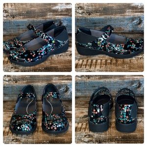 Dansko Work Wonders Clogs